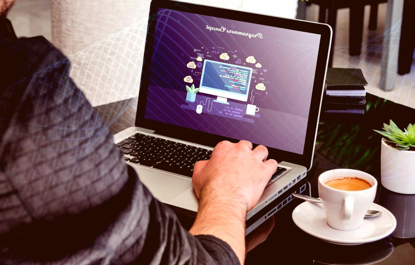 Teilnehmer arbeitet an einer realistischen Fallstudie zur Prozessoptimierung in der Fertigung